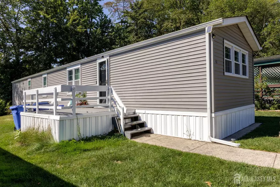 42 Whitman RD, North Brunswick, NJ 08902