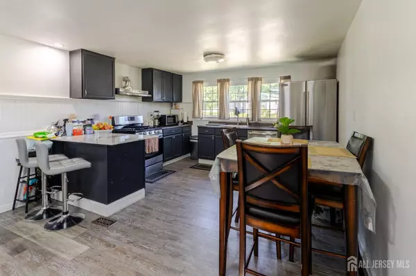 North Brunswick, NJ 08902,42 Whitman RD