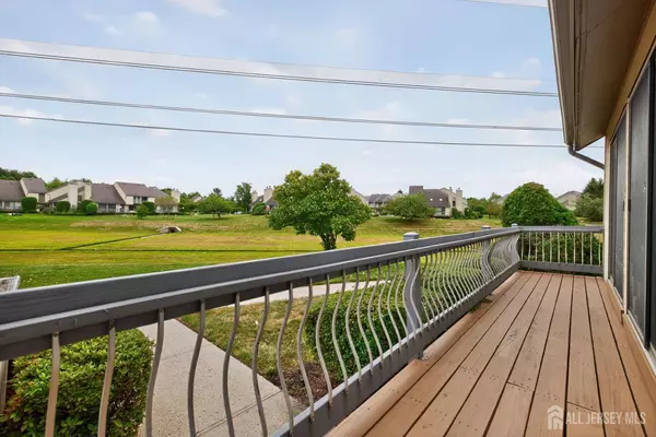 35 Woodhill ST, Franklin, NJ 08873