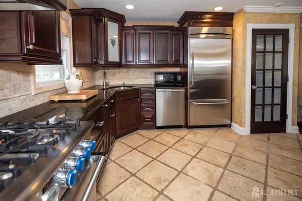 Edison, NJ 08817,58 Stony RD W