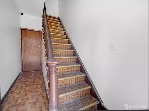 South Amboy, NJ 08879,189 N Broadway ST N