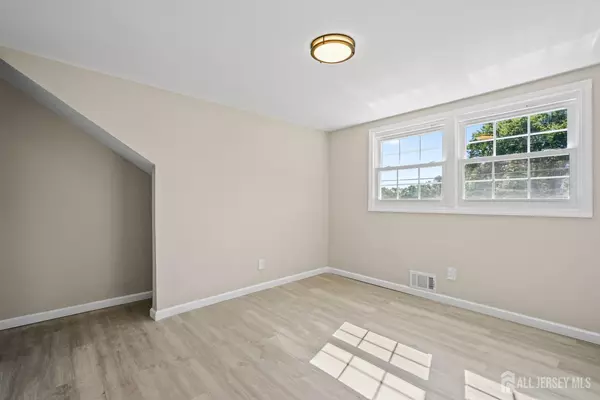 Old Bridge, NJ 08879,622 Forrest AVE