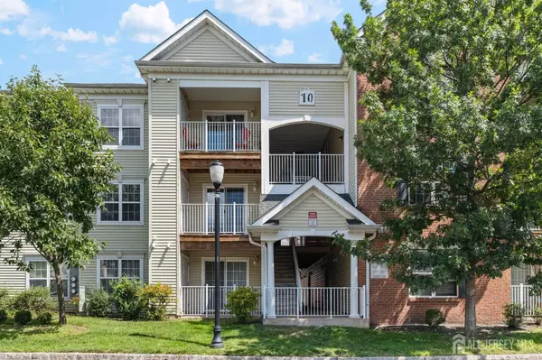 1025 Dogwood CT, New Brunswick, NJ 08901