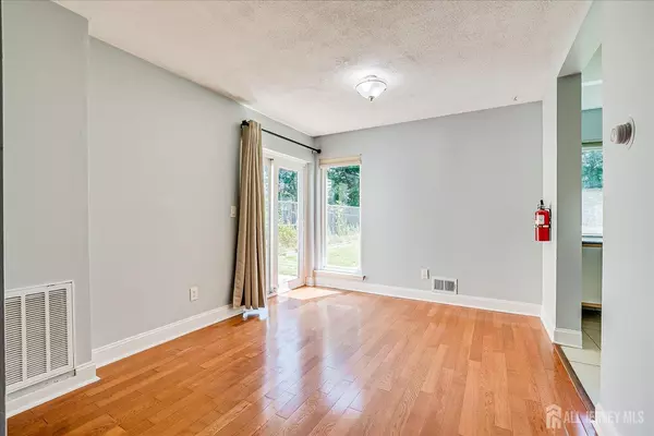 South Brunswick, NJ 08810,39 Jeffrey CIR