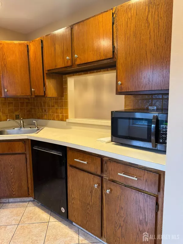 East Brunswick, NJ 08816,286 Palombi CT