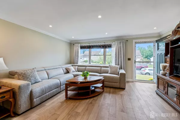 East Brunswick, NJ 08816,27 Oxford RD