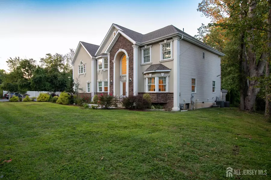 13 Deans LN, South Brunswick, NJ 08852