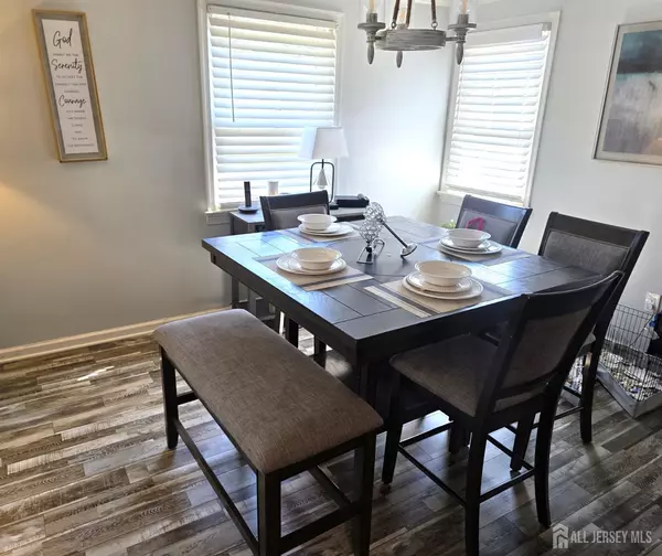 Roselle, NJ 07203,382 Douglas RD