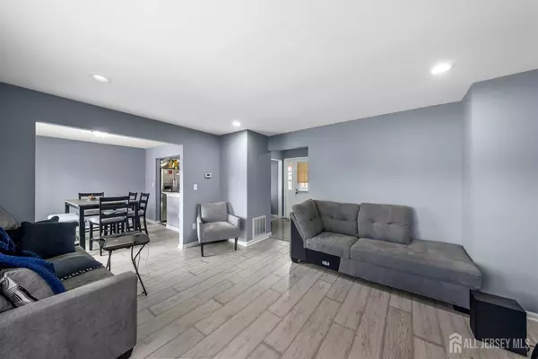 Sayreville, NJ 08872,11 Chesterfield WAY