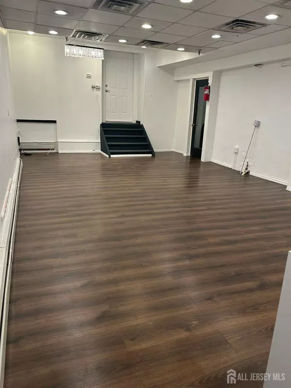 Highland Park, NJ 08904,235 Raritan AVE