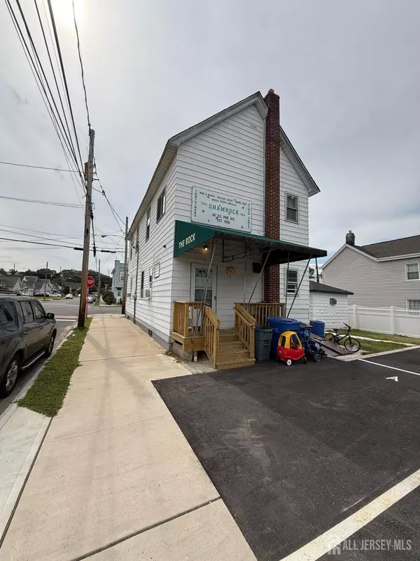 South Amboy, NJ 08879,147 S Pine AVE #A