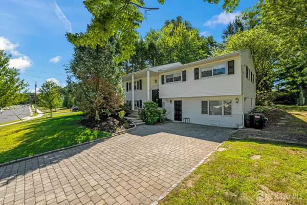 26 Warren DR, Matawan, NJ 07747