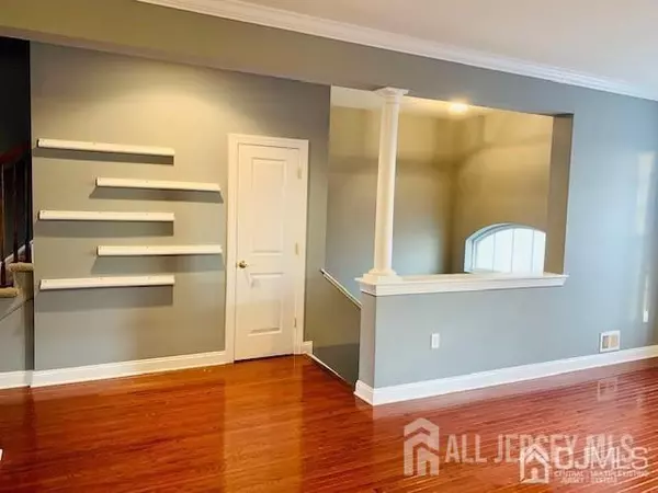 Carteret, NJ 07008,13 Roosevelt AVE