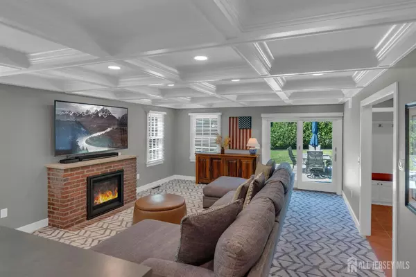 Cranbury, NJ 08512,83 N Main ST