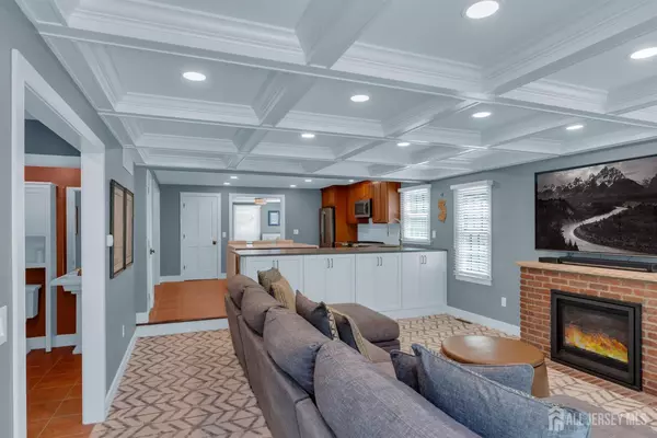 Cranbury, NJ 08512,81-83 N Main ST