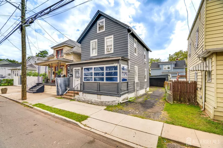 82 S Ward ST S, New Brunswick, NJ 08901