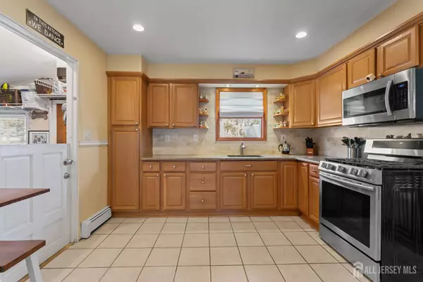 Parlin, NJ 08859,26 Kendall DR