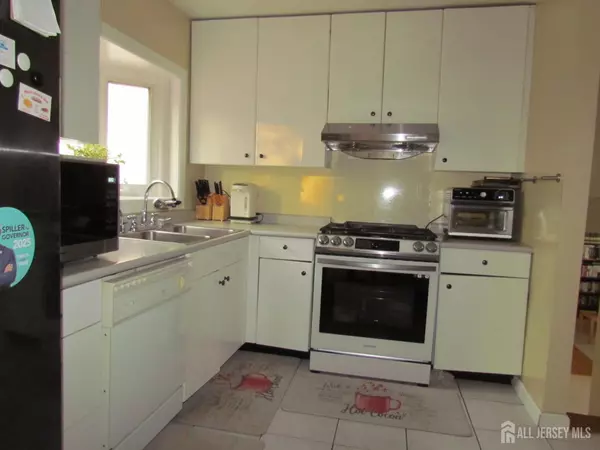 East Brunswick, NJ 08816,7 Wellington RD