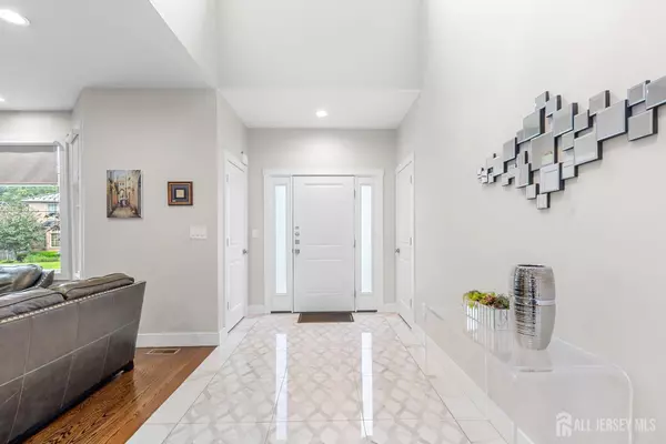 Edison, NJ 08817,28 Marshall DR