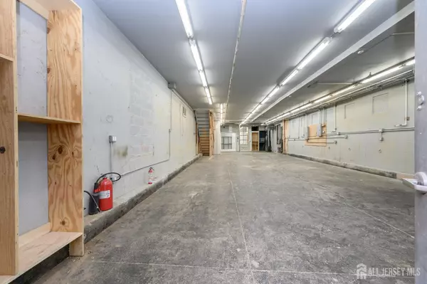 Paterson, NJ 07524,172 Lyon ST