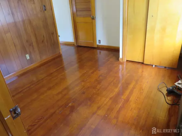 Woodbridge Proper, NJ 07095,191 Sherry ST