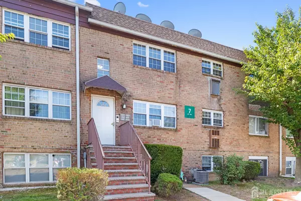 486 College DR, Edison, NJ 08817