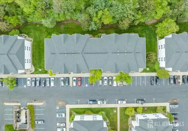 Edison, NJ 08817,618 Waterford DR