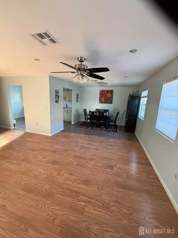 Carteret, NJ 07008,31 NE Beverly ST NE #2nd f