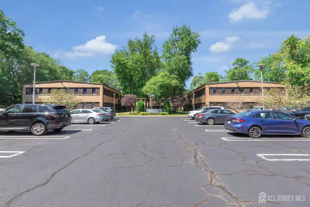 Princeton, NJ 08540,12 Roszel RD #B103