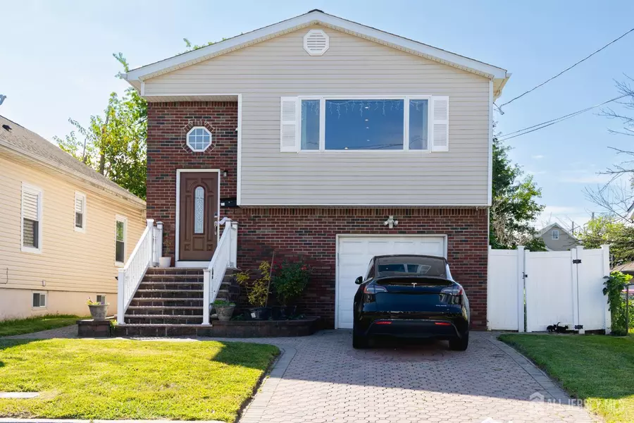 13 Harding AVE, Iselin, NJ 08830