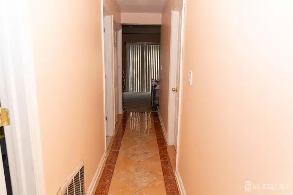 Iselin, NJ 08830,13 Harding AVE