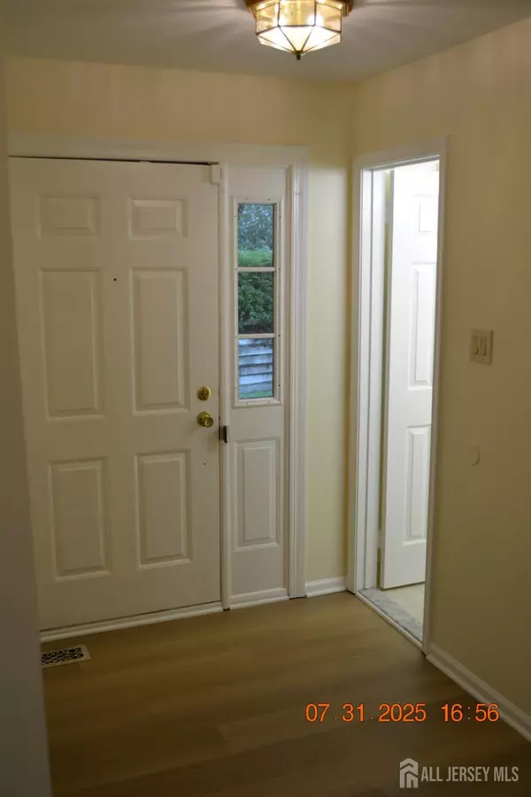 East Brunswick, NJ 08816,26 Dorchester DR