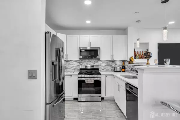 Perth Amboy, NJ 08861,368 Rector ST #512