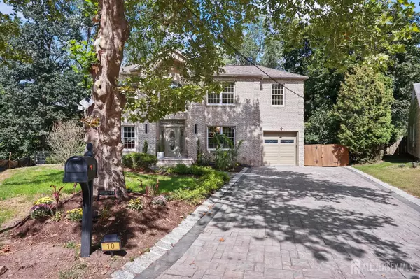 Livingston Nj, NJ 0703,10 Elmwood CT