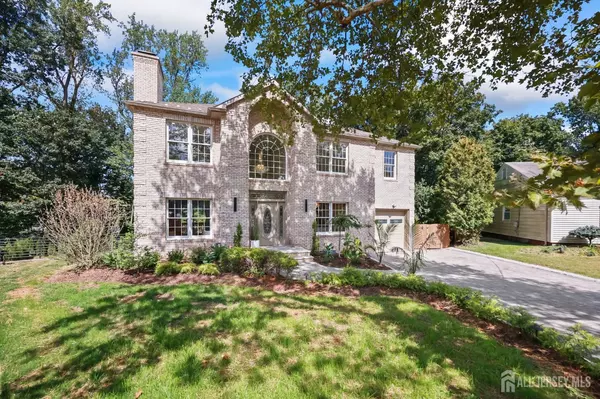 Livingston Nj, NJ 0703,10 Elmwood CT