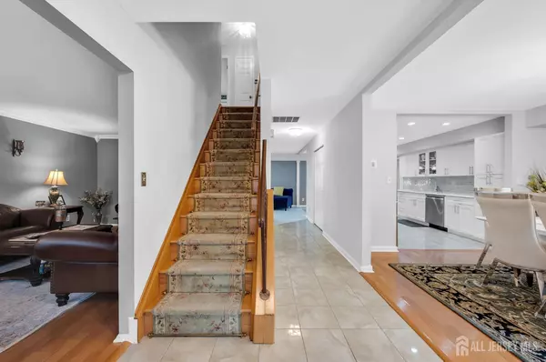 Edison, NJ 08820,279 Savoy AVE