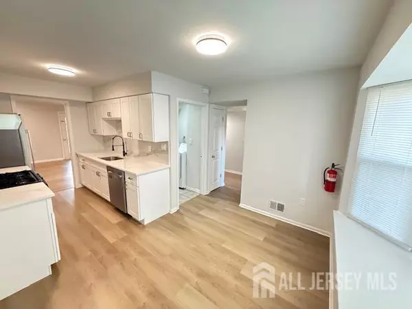 East Brunswick, NJ 08816,31 Van Pelt CT