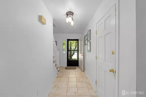 Old Bridge, NJ 07747,61 Laurie CT