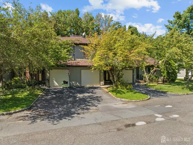 61 Laurie CT, Old Bridge, NJ 07747