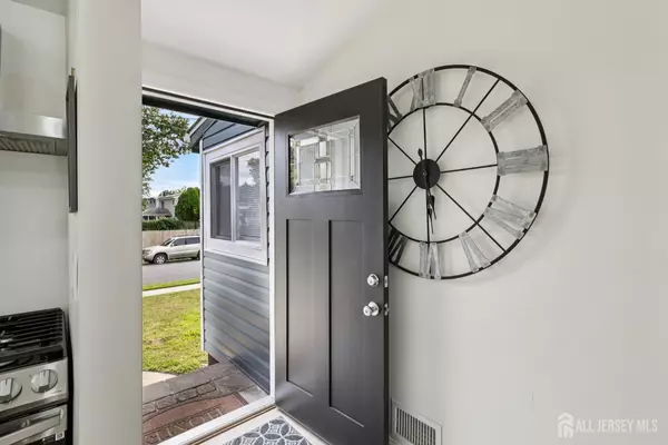 Hazlet, NJ 07730,3 DUKE LN