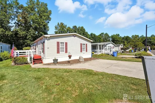 25 Twain RD, North Brunswick, NJ 08902