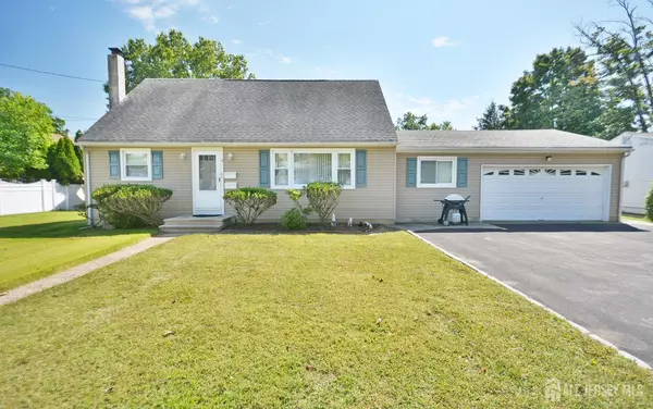 9 Emma PL, Middlesex, NJ 08846