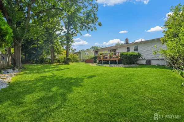 Edison, NJ 08837,62 Harmon RD