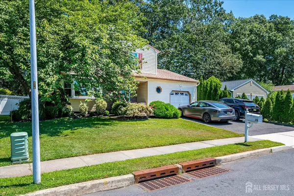 Freehold, NJ 07728,76 Scenic DR