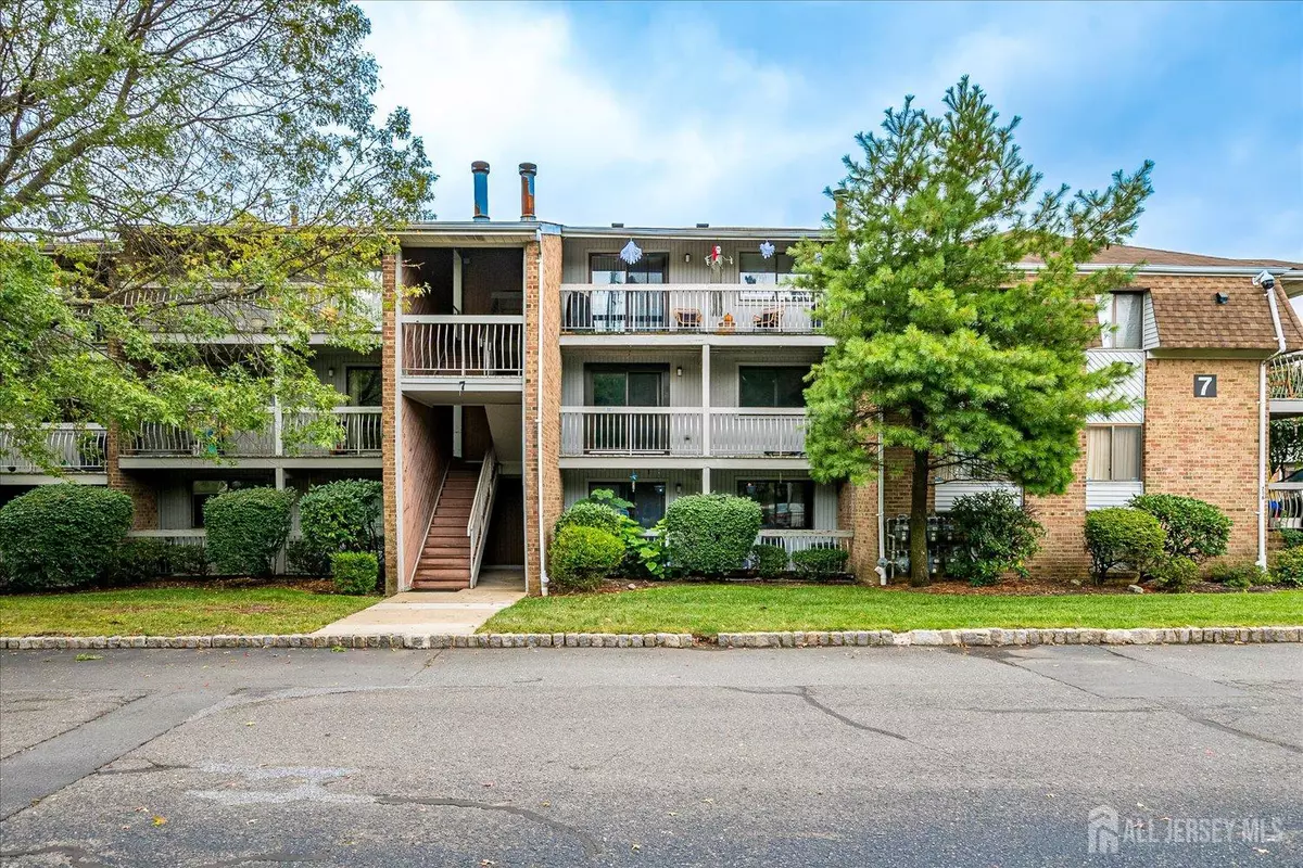 Edison, NJ 08837,712 Edison Glen TER