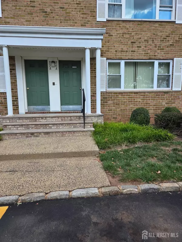 Edison, NJ 08837,197 Evergreen RD #6A