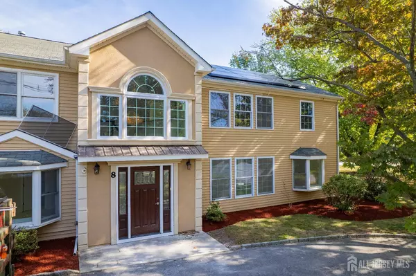 8 Stephenville Pkwy, Edison, NJ 08820