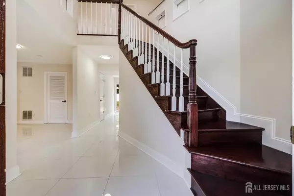 Edison, NJ 08820,8 Stephenville Pkwy