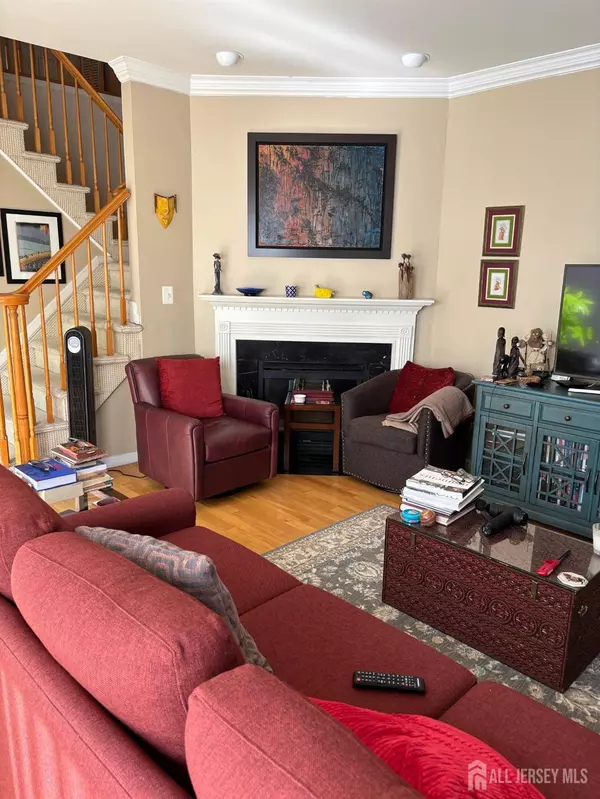 Metuchen, NJ 08840,33 Central Square PARK