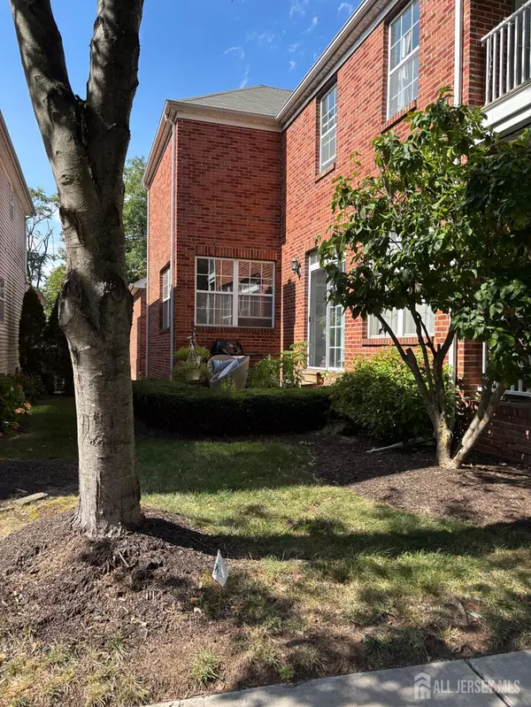 Metuchen, NJ 08840,33 Central Square PARK